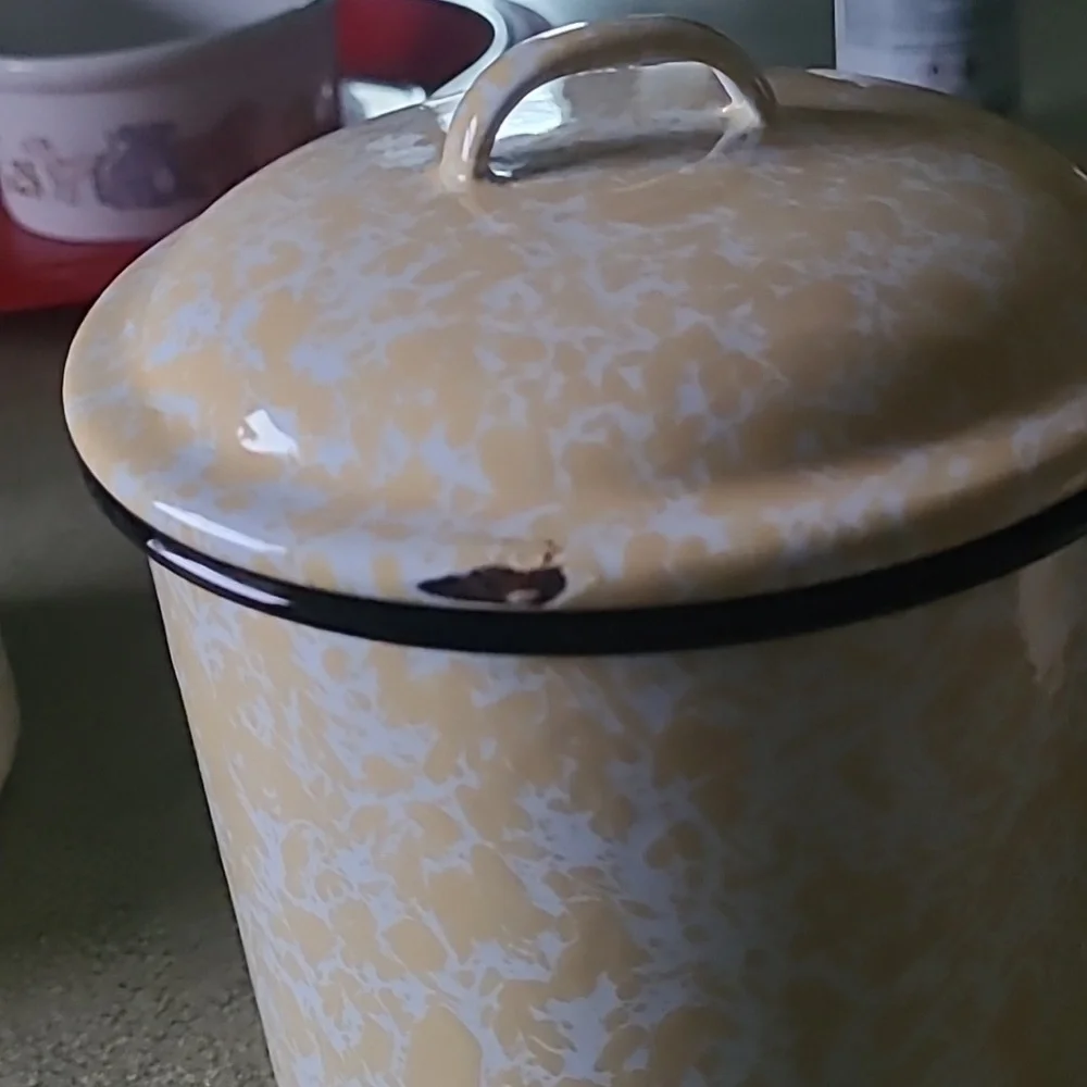 Enamelware 4 piece canister set by CGS International - Picture 3 of 10
